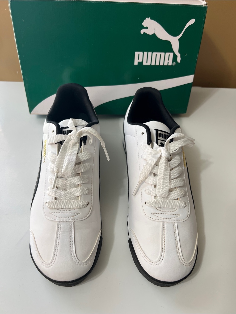 Puma Roma 24 Men’s Sneakers in White and Black with Gold Logo - Picture 2 of 13